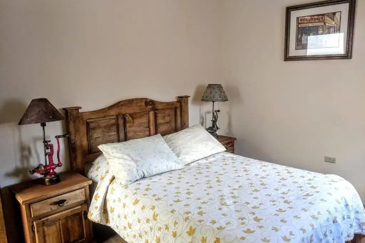 Room 2 of 10
