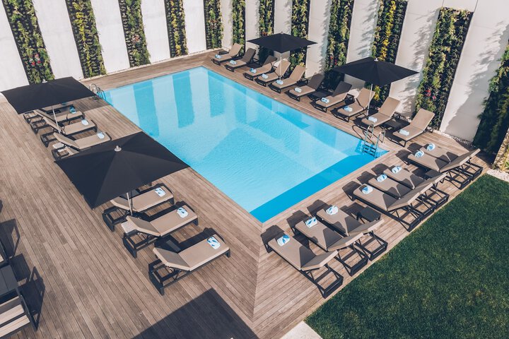 Pool 33 of 91