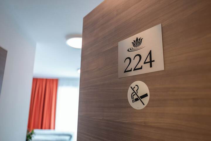 Room 10 of 40