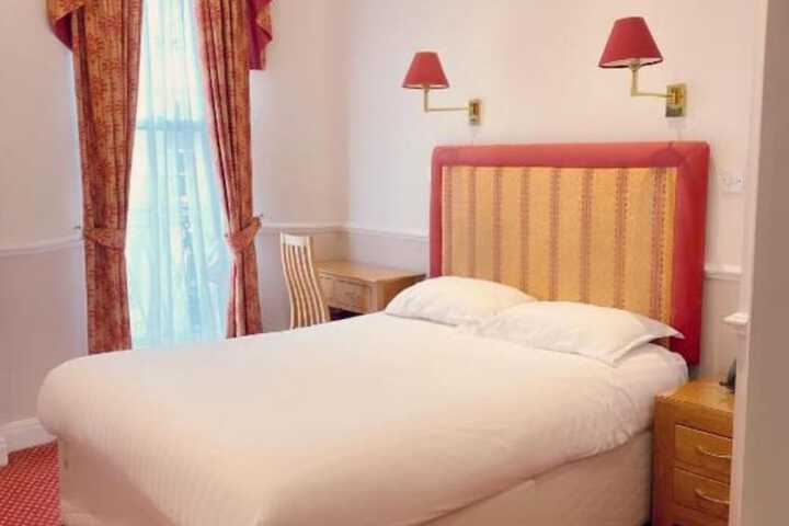 Room 8 of 32