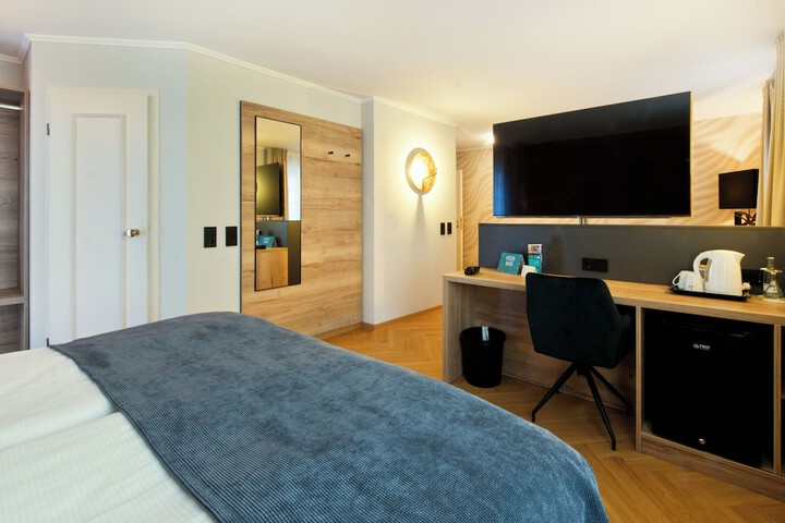 Room 33 of 91