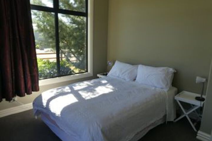 Room 10 of 18