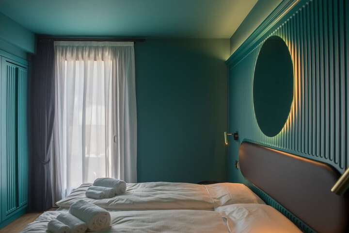 Room 6 of 27