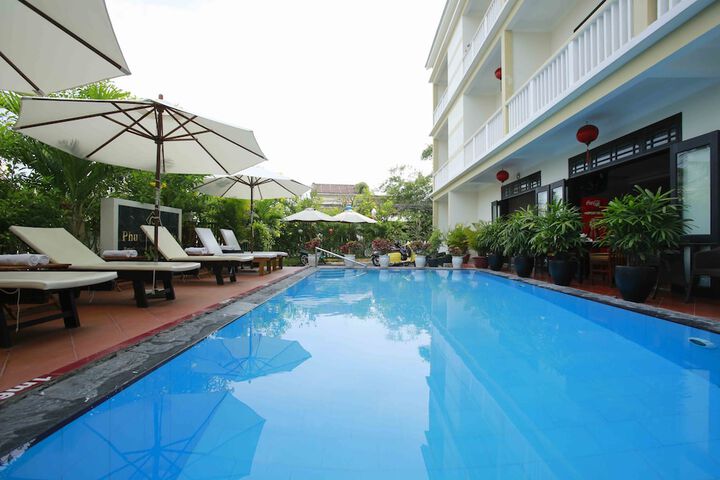 Pool Hotel