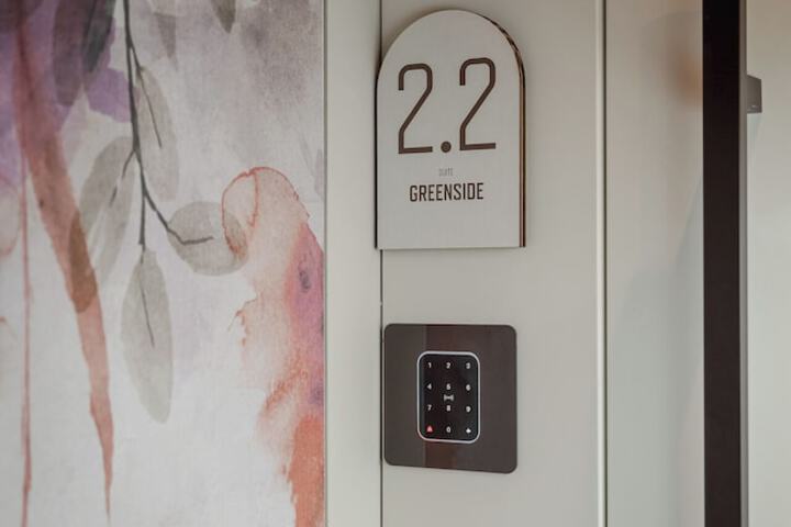 Room 24 of 85