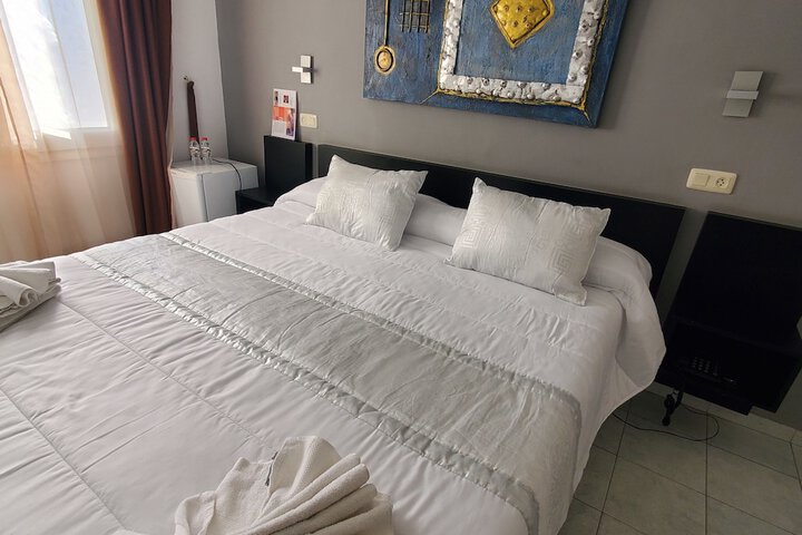 Room 9 of 34