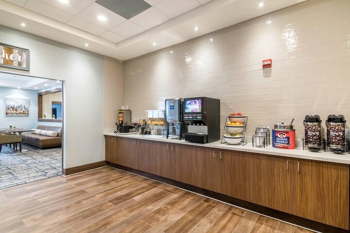Breakfast/Coffee Service 33 of 44