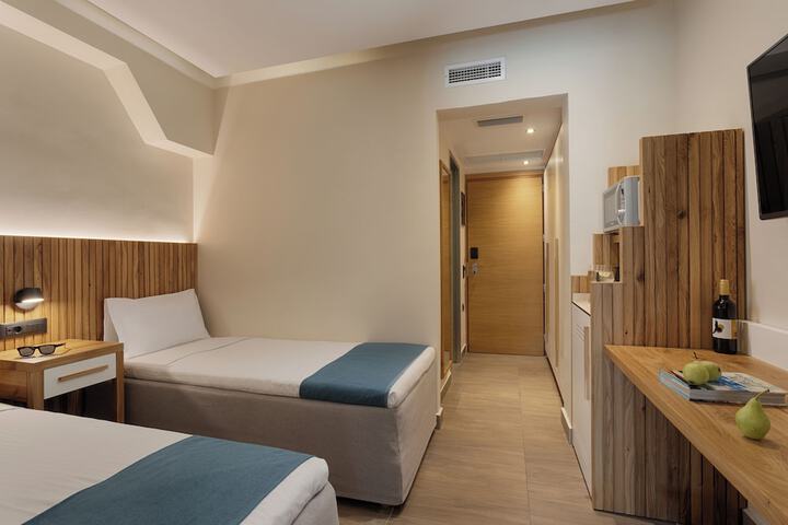 Room 43 of 168