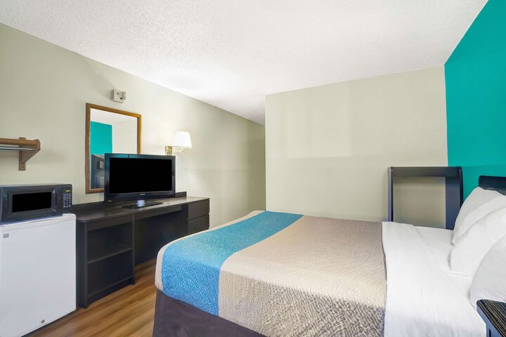Room 7 of 28