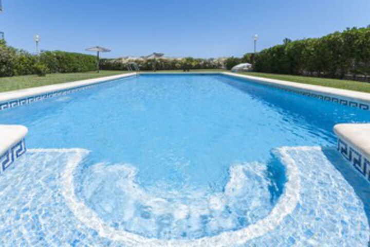 Pool 16 of 24
