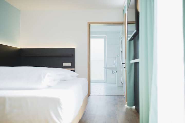Room 18 of 48