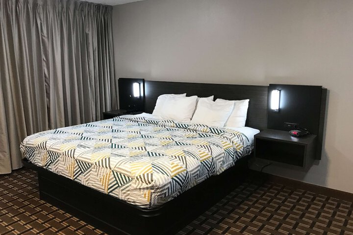 Room 5 of 17