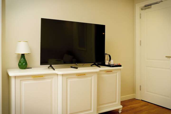 Room 6 of 35