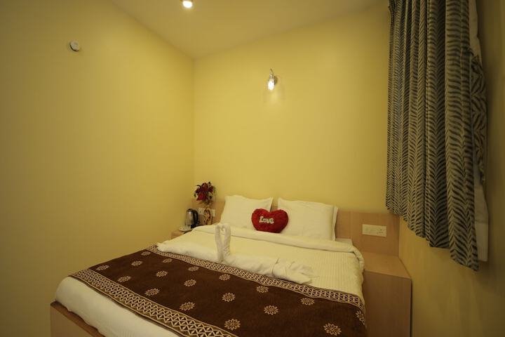 Room 6 of 25