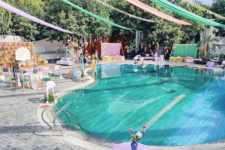 Pool Hotel