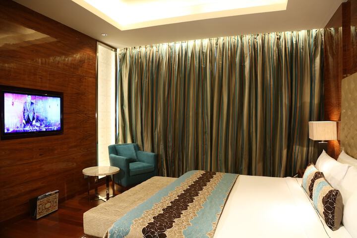 Room 8 of 87