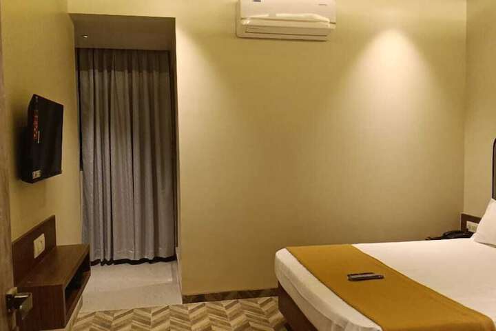 Room 6 of 11