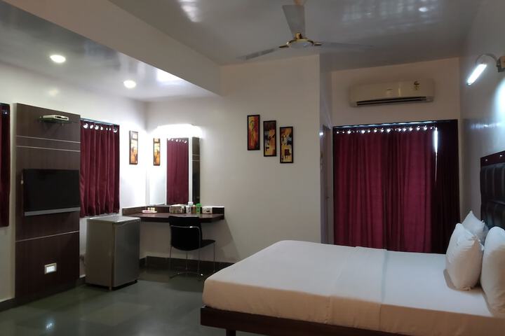 Room 28 of 94