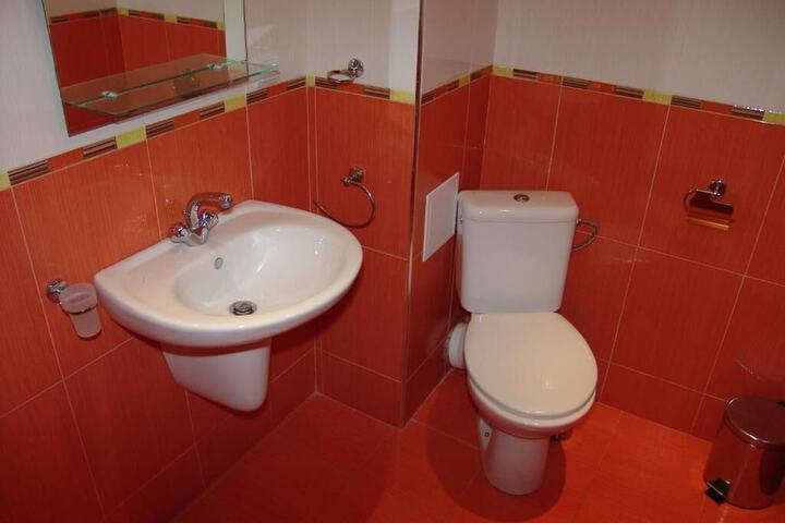 Room 7 of 16