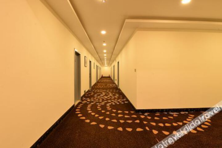 Hotel Interior 4 of 13