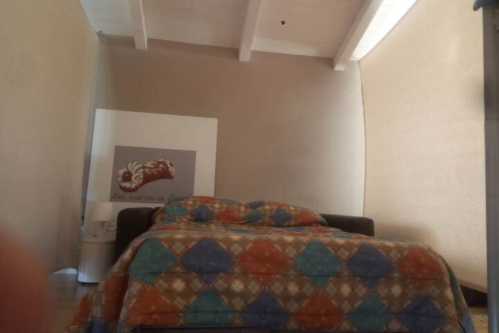 Room 7 of 12