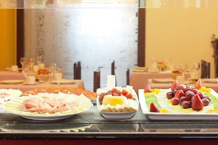 Breakfast/Coffee Service 66 of 99