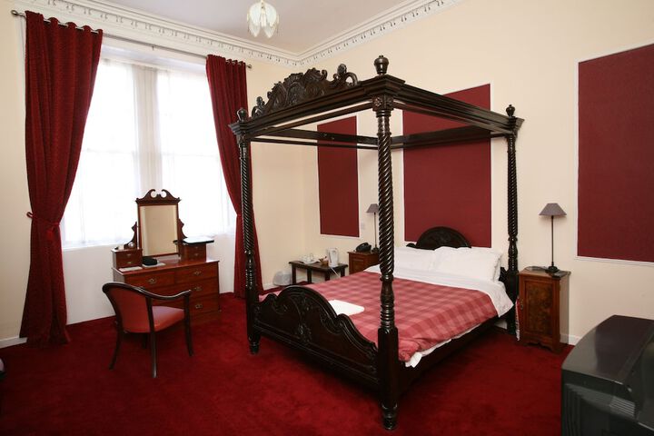 Room 6 of 44