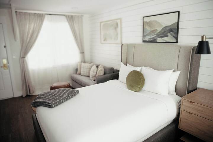Room 43 of 166