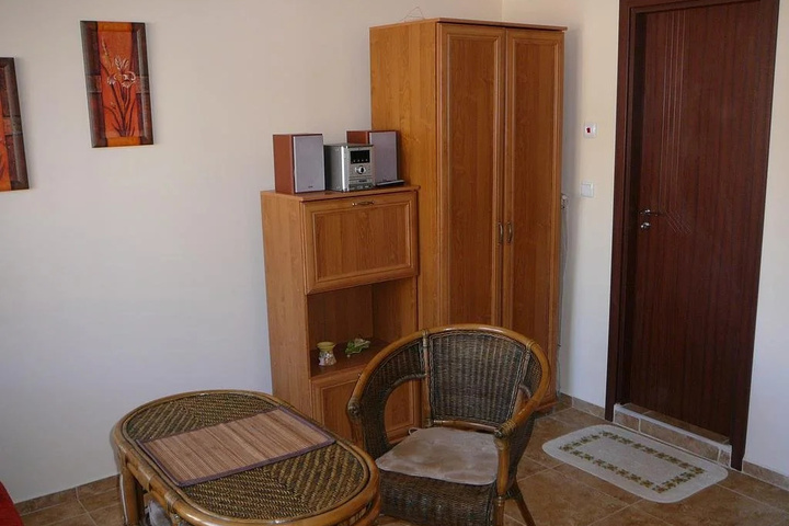 Room 4 of 14