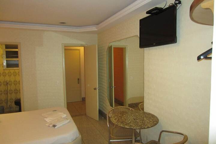 Room 6 of 43