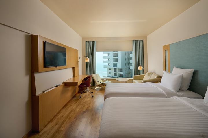Room 13 of 87