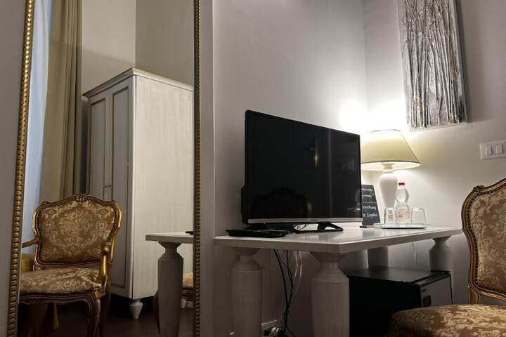 Room 7 of 61