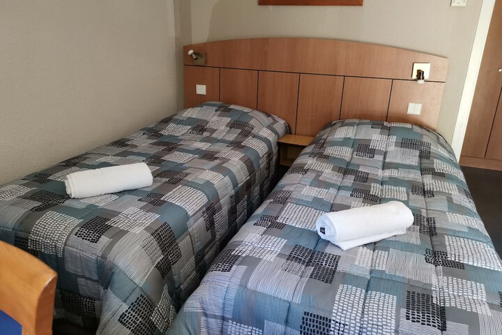 Room 9 of 37