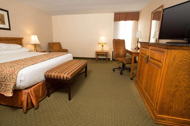 1 King Bed (6 of 16)