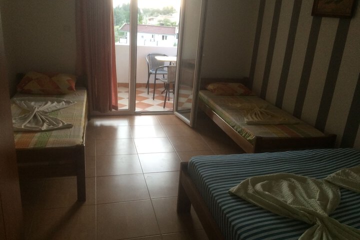 Room 12 of 27