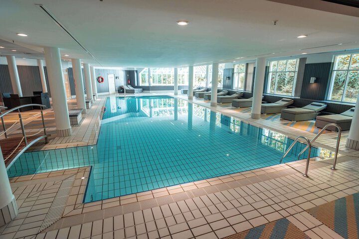 Pool 52 of 201