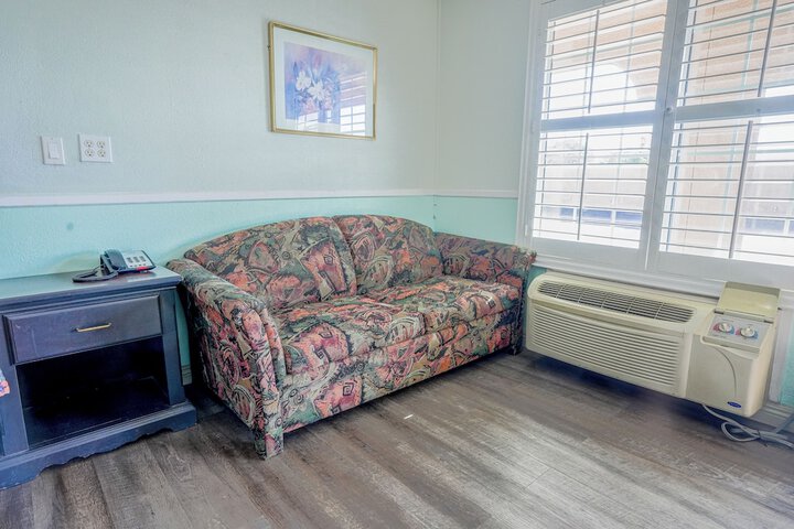 Room 19 of 37