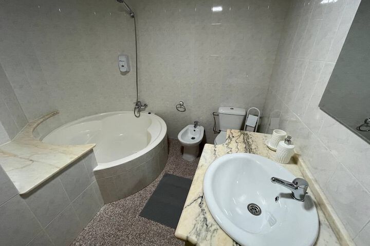 Room 33 of 41
