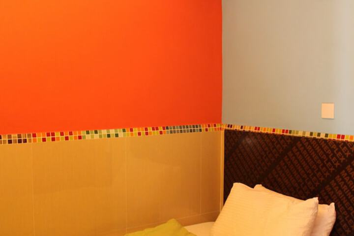 Room 6 of 42