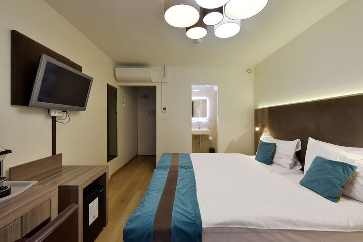 Room 44 of 86