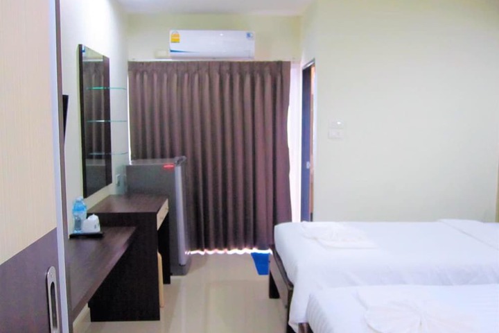 Room 6 of 14