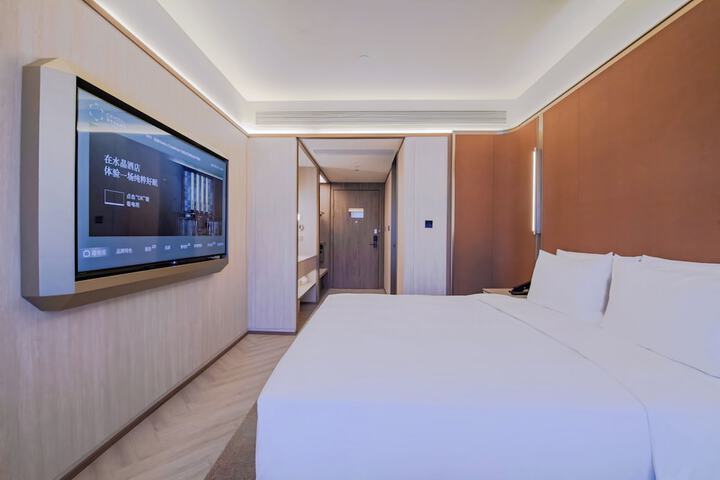 Room 11 of 24