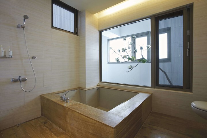 Room 28 of 51