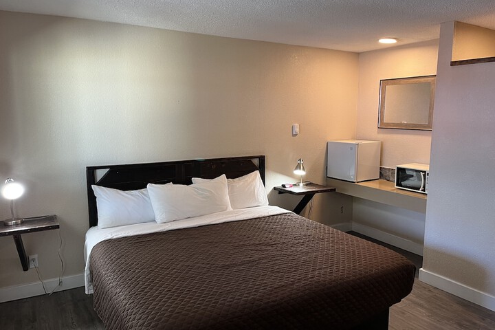 Room 12 of 168