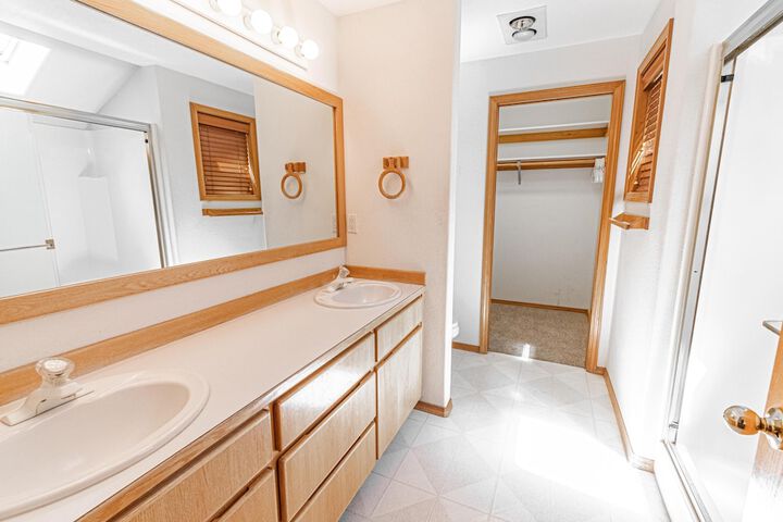 Room 52 of 128