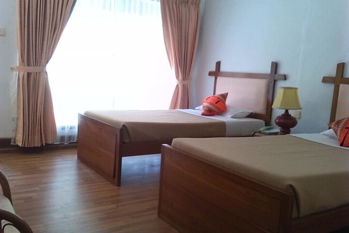 Room 4 of 32