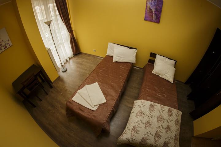 Room 12 of 60