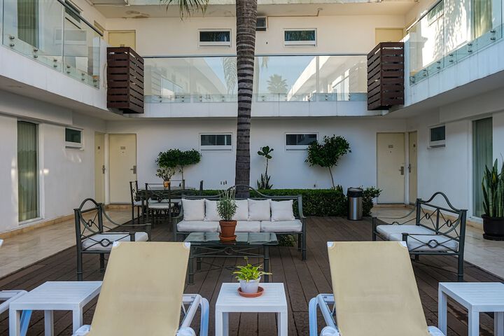 Hotel Exterior 82 of 85