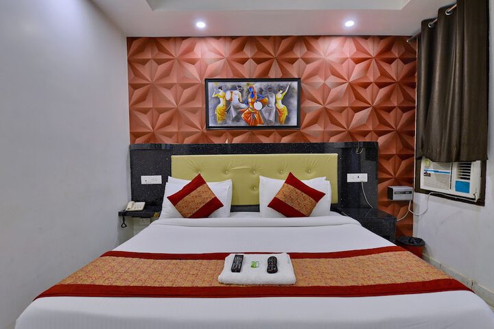 Room 27 of 102