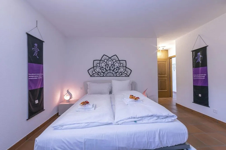Room 2 of 11